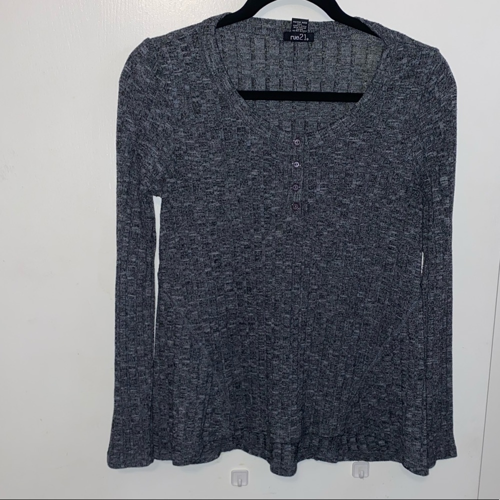 5 for $15 🥳 flowy long sleeve top